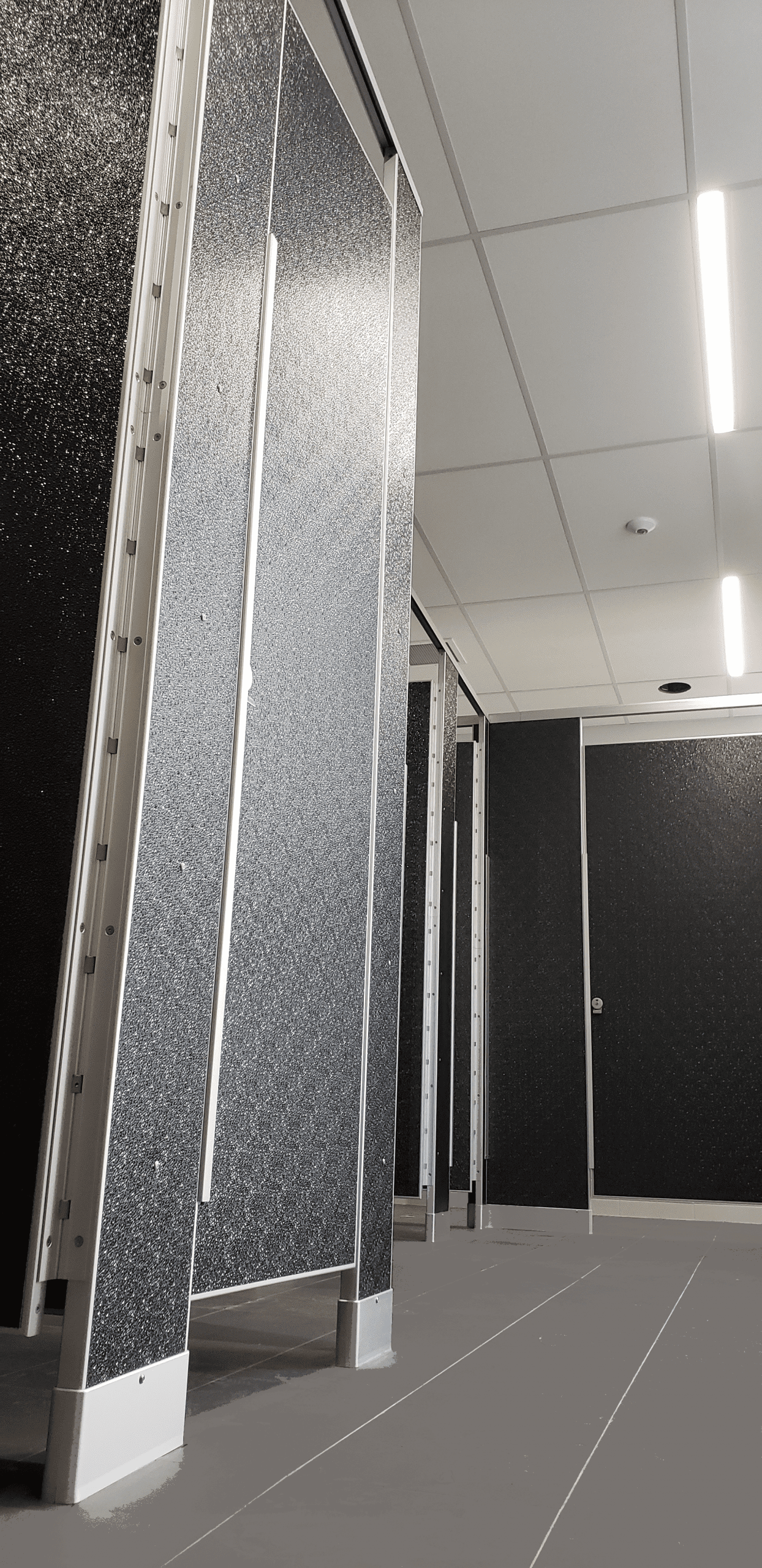 Special-Lite_partitions de toilettes Carleton U
