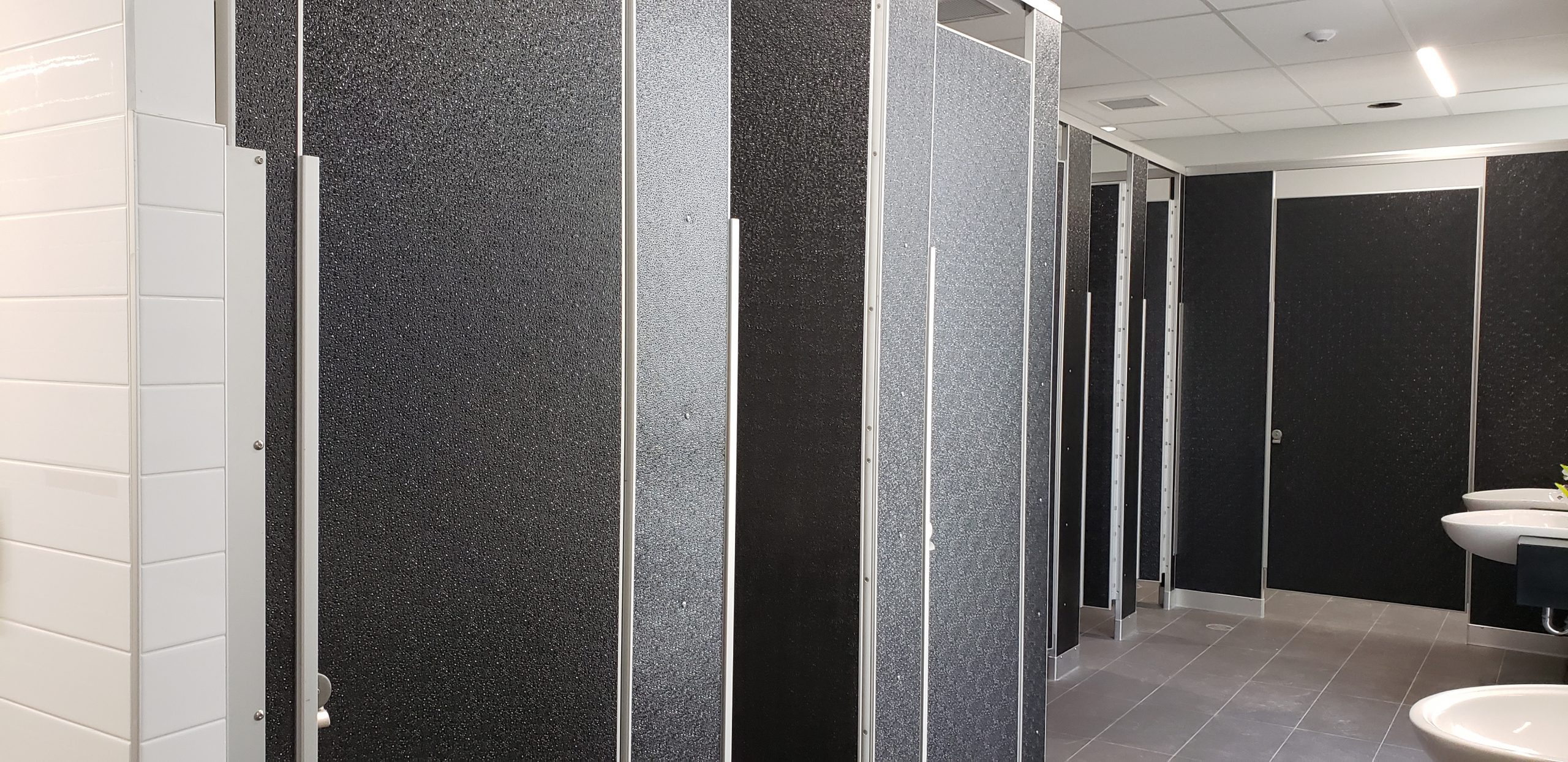 Special-Lite_partitions de toilettes Carleton U-2