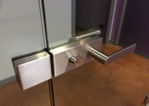 serrature-per-porte-in-vetro-1-300×214